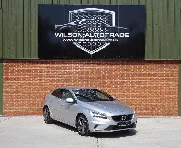 2018 Volvo V40 T2 [122] R DESIGN Pro 5dr HATCHBACK PETROL Manual