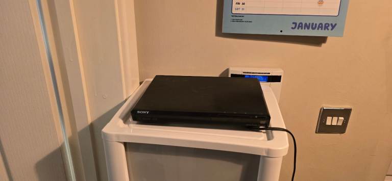 Like new Sony DVD player