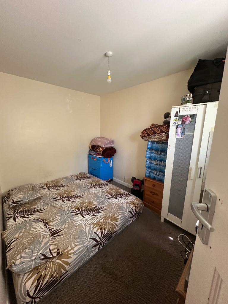 Lovely 2 bedroom apartment first floor with 30meter gardens 