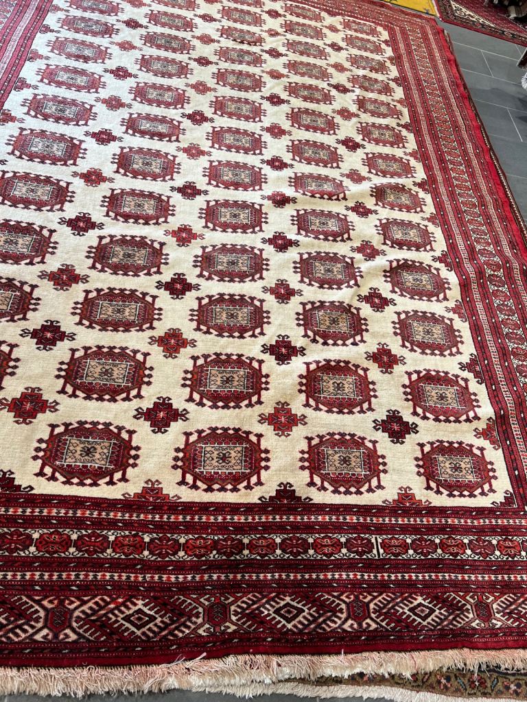Persian Bukhara rug 240x330cm