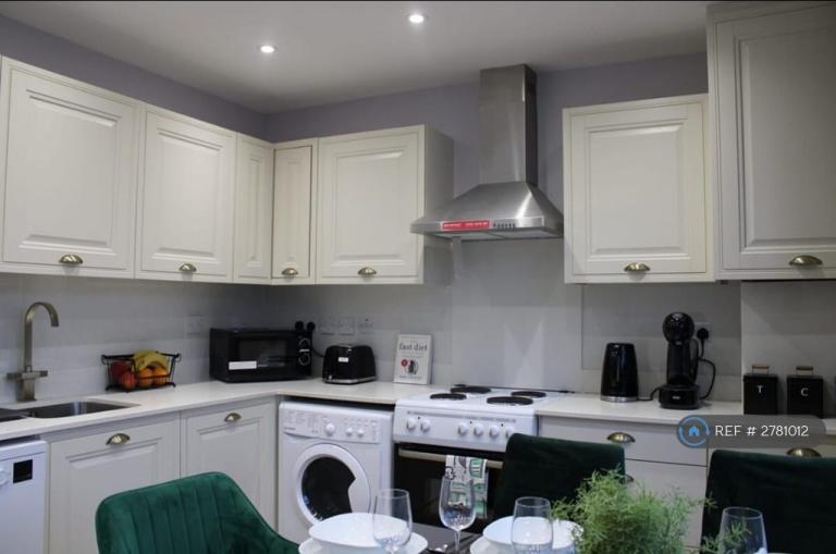 3 bedroom flat in Dudden Hill Lane, London, NW10 (3 bed) (#2781012)
