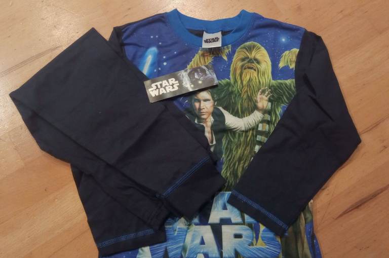 Brand New Star Wars boys pyjamas size 5-6 years 
