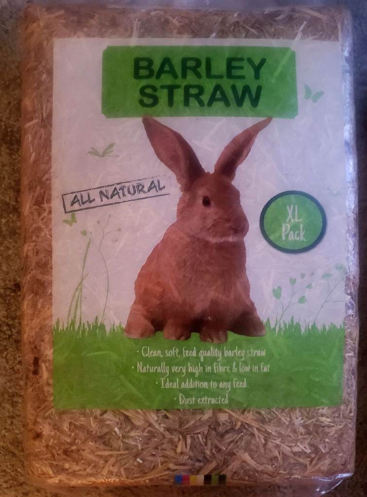 All Natural Extra Large Golden Barley Straw Small Animal Food and Bedding