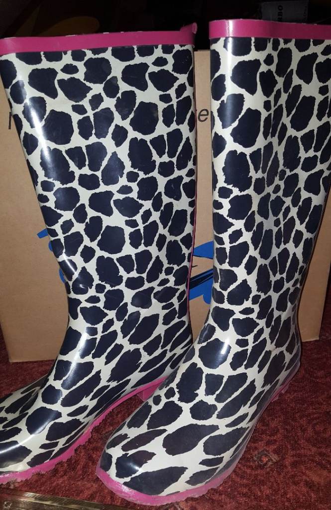 Size 9, zebra print, pink sole and trim, wellington boots. Used only once. £2