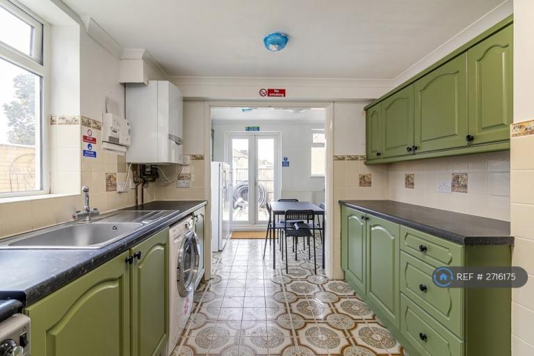 1 bedroom in Balfour Road, Ilford, IG1 (#2716175)