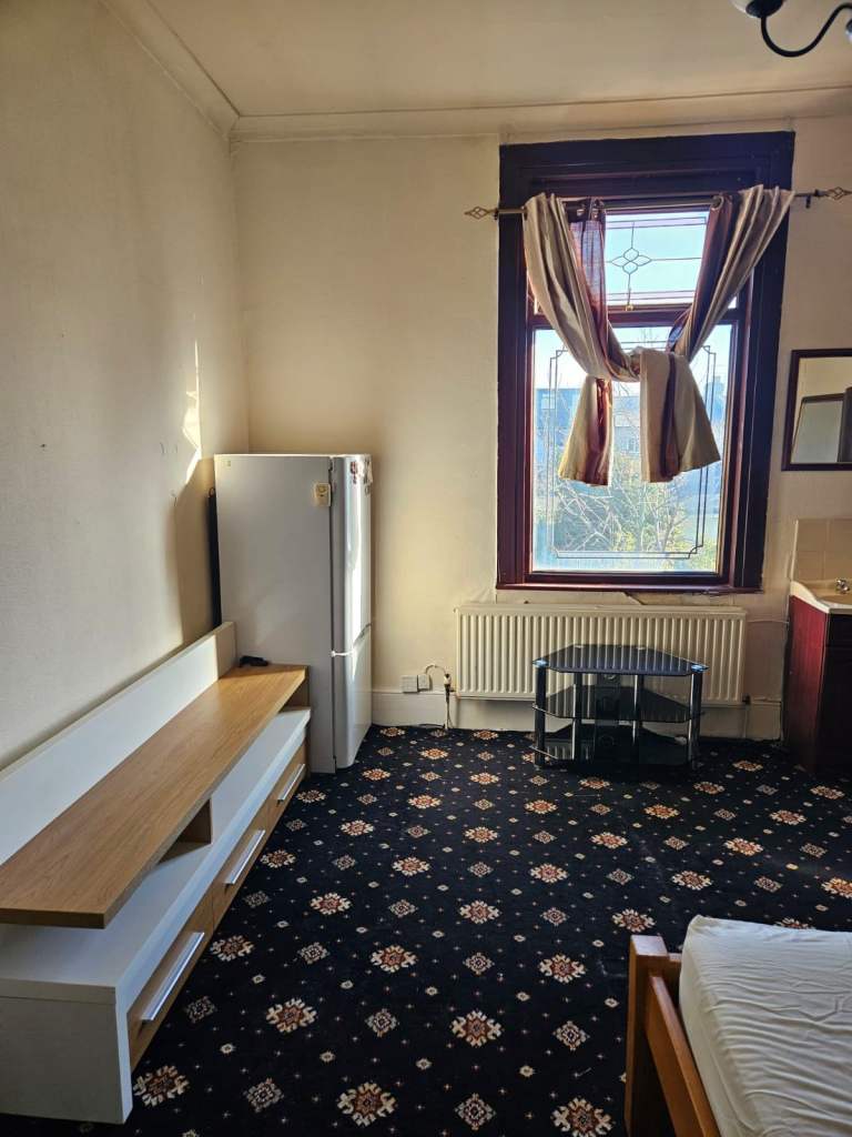 This delightful double room in a shared accommodation, Close to Seven Kings station, IG3 8EX.