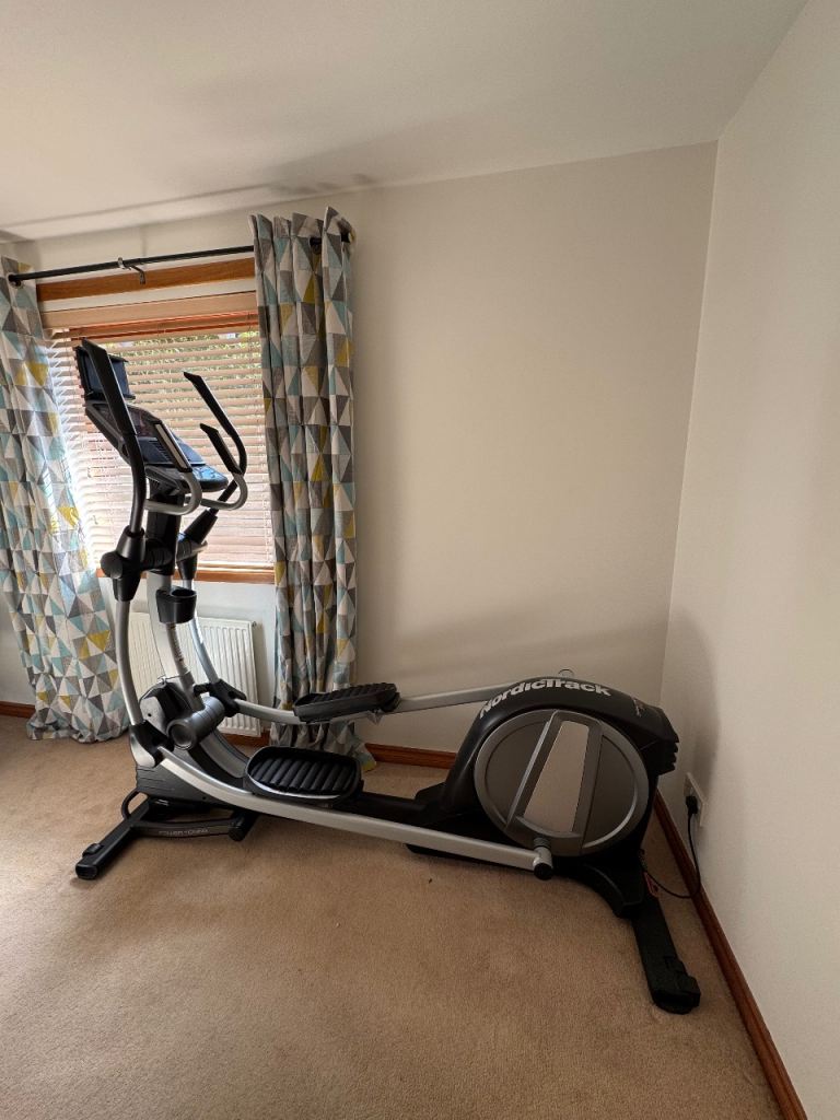 NordicTrack SE7i space saver Elliptical Cross Trainer – Hardly Used, Excellent Condition