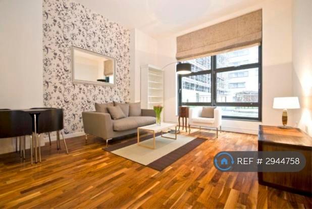 1 bedroom flat in South Quay Square, London, E14 (1 bed) (#2944758)
