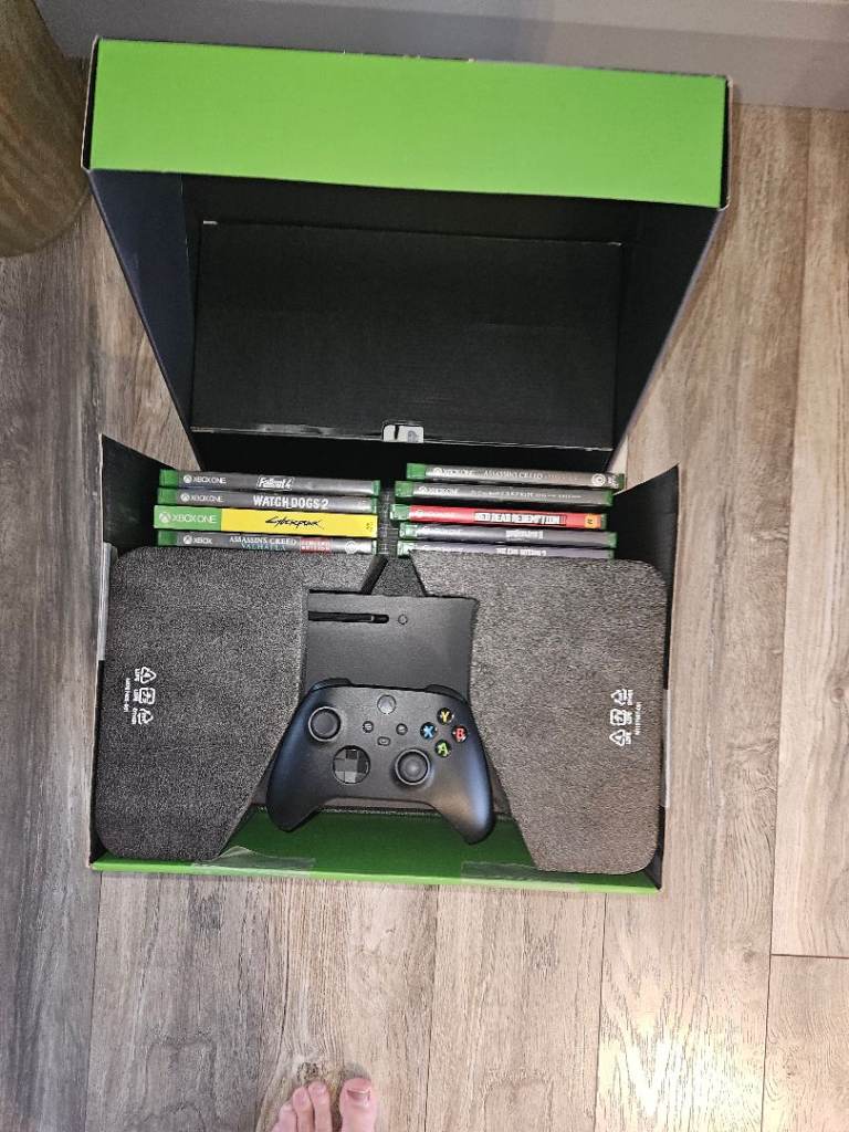 Xbox series X 1Tb of memory with 9 Xbox Games