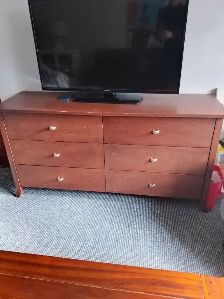 Brown Wooden Chest of Drawers with 6 Drawers – Good Condition