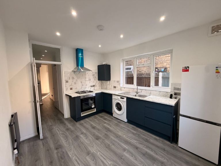 Brand New 2 BEDROOM Ground Floor FLAT FOR RENT WITH FULL Garden