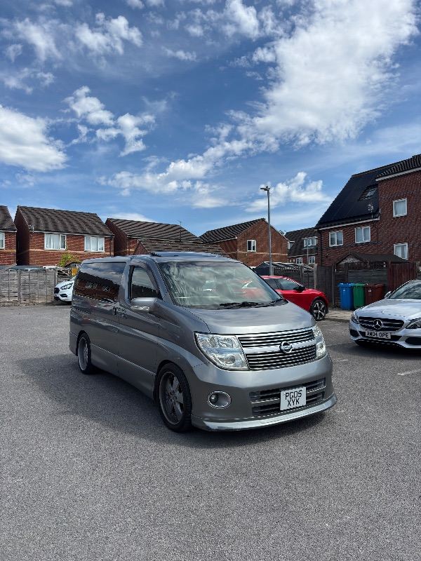 Nissan Elgrand Highway Star 3.5