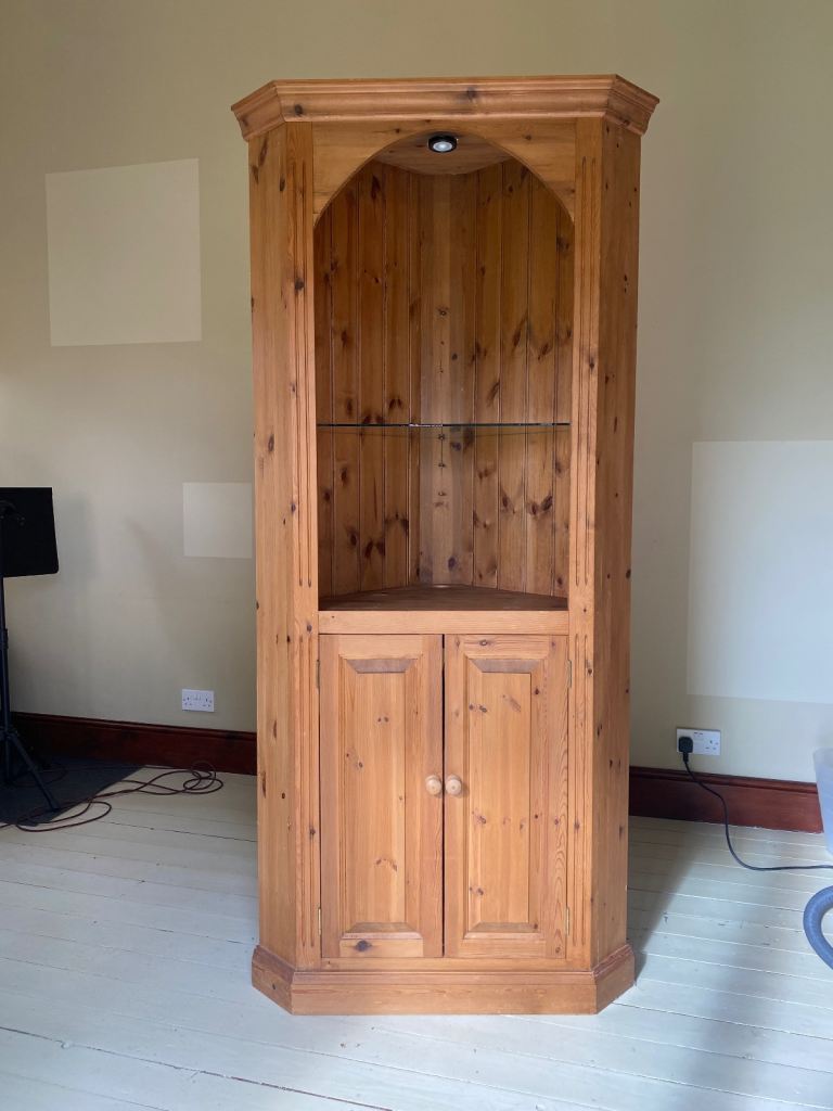 Corner cupboard/display cabinet.