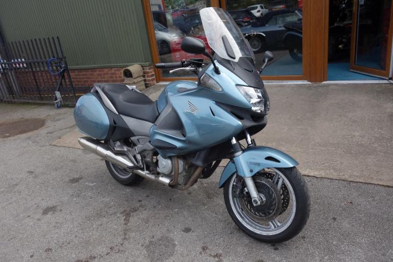 Honda NT Deauville 700 Tourer Petrol Manual Euro 3 (65 ps) 2006/06