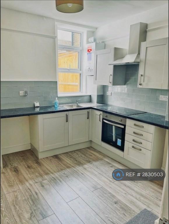 1 bedroom flat in High Road Leytonstone, London, E11 (1 bed) (#2830503)