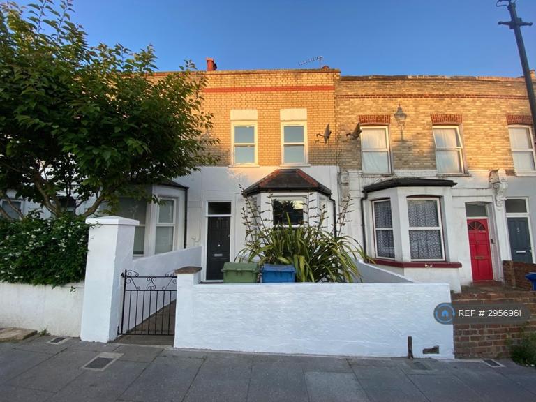 2 bedroom house in Gibbon Road, London, SE15 (2 bed) (#2956961)