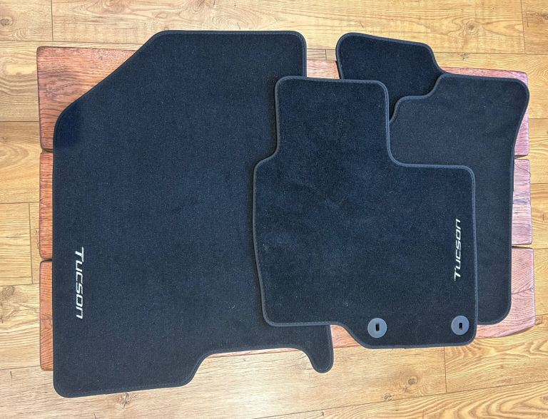 Hyundai Tucson carpet mats, set of 4 brand new.