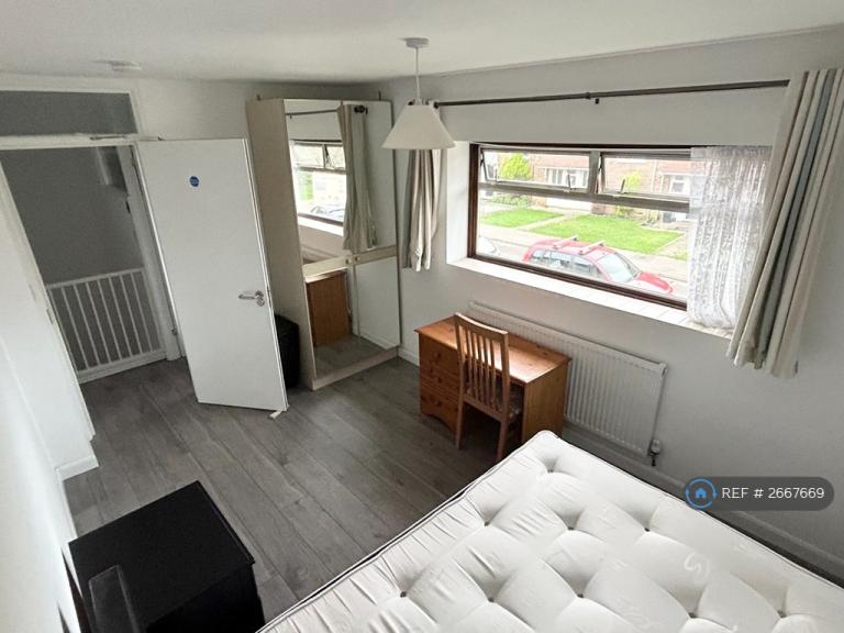 3 bedroom house in The Hides, Harlow, Essex, CM20 (3 bed) (#2667669)