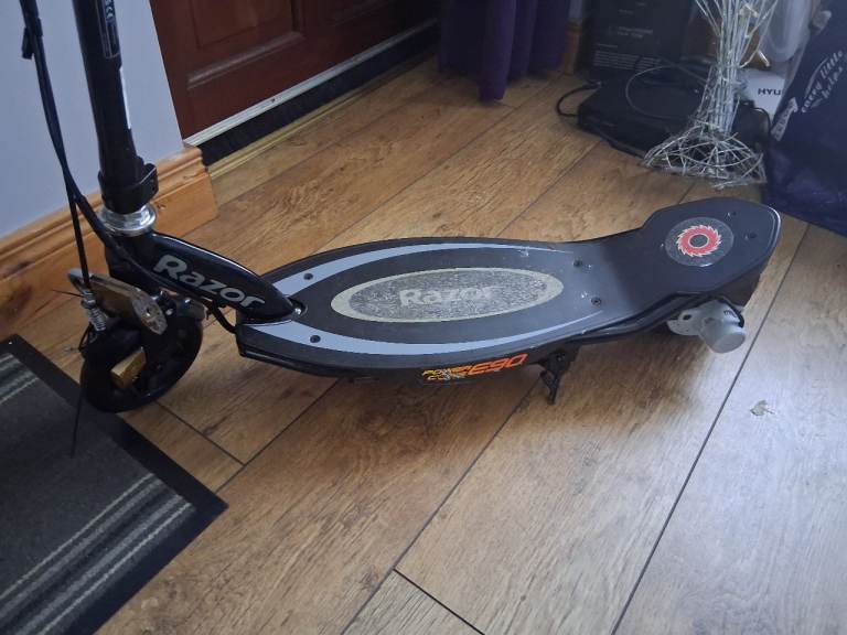 Razor Electric Scooter - Black Metal, Good Working Condition