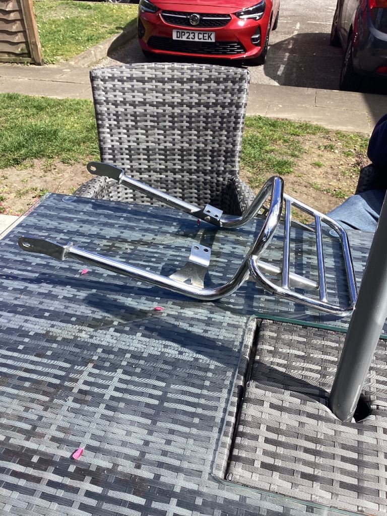 Triumph Bonnie vile 900 rack  