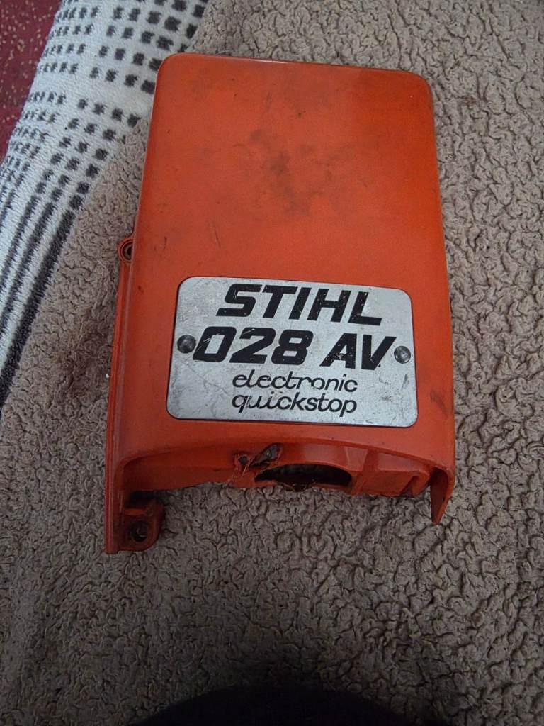 Stihl 028 av engine cover