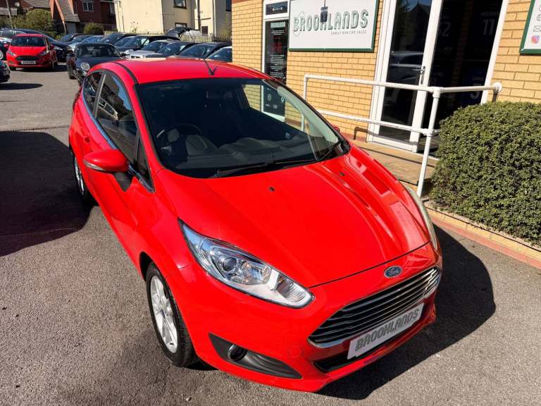2015 Ford Fiesta 1.25 Style Red 3 Door Low Insurance Group £35 Road Tax 54+mpg