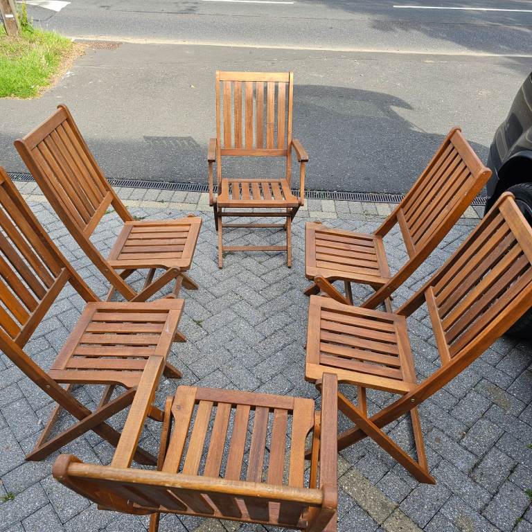 Garden Table ans x6 chairs 