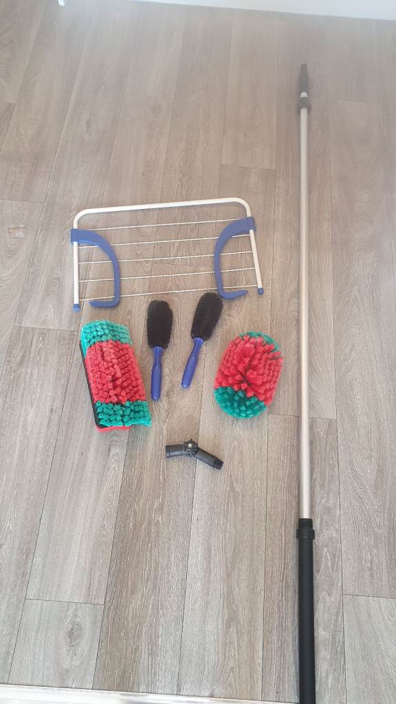 Vikan Telescopic Pole, 2 Brush Heads, 2 Alloy Brushes, Drying Rack, 2 X 5L Wash/Wax