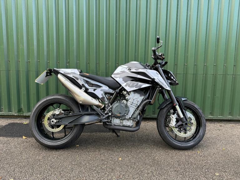 KTM 790 DUKE 18 Artic Camo Sticker Kit 9000 Miles Service History 