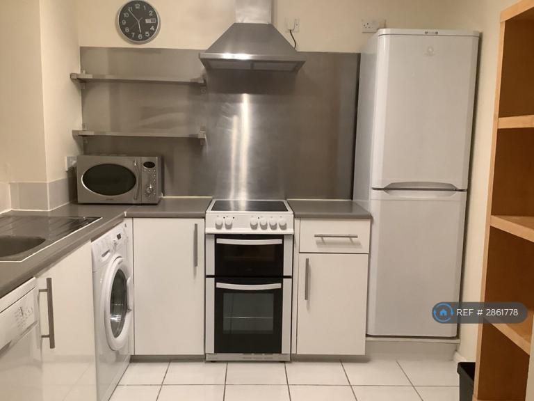 2 bedroom flat in Canary Wharf, London, E14 (2 bed) (#2861778)