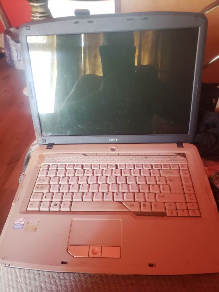 Acer Laptop for Spares or Repair – Fair Condition