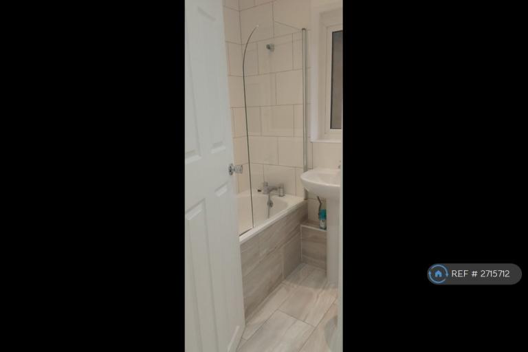 2 bedroom flat in Sheridan Road, Dover, CT16 (2 bed) (#2715712)