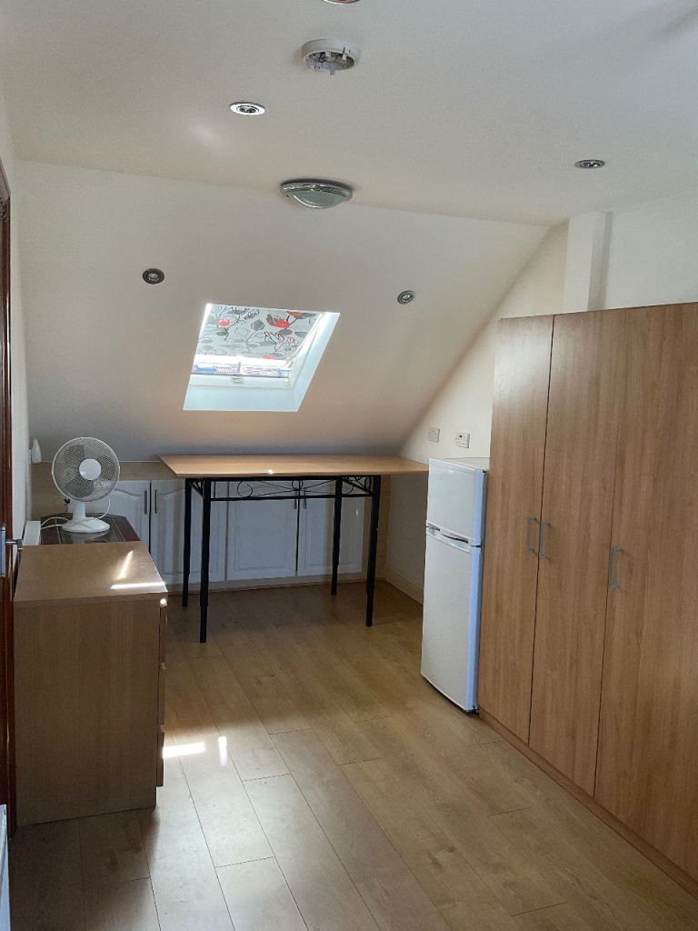 EXTRA-spacious Double Room/Loft Bedroom For Rent