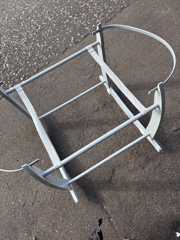 Moses basket stand 