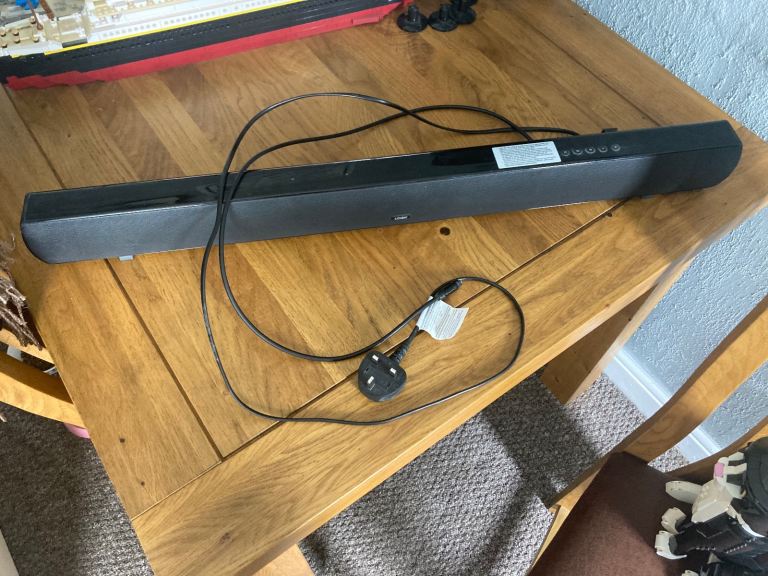 Logic sound bar with built-in Sub woofer