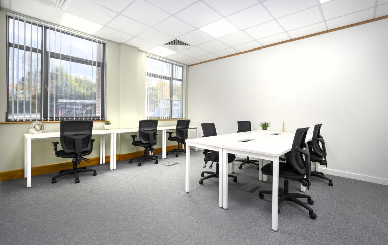 Kettering - NN156XR \ Office Space for Rent with 5 Desks