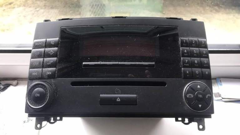 MERCEDES A-B CLASS STEREO RADIO CD PLAYER MF-2550