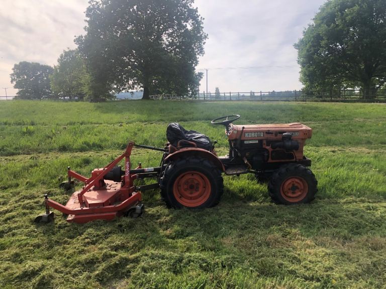 Kubota 4wd Compact tractor with topper 