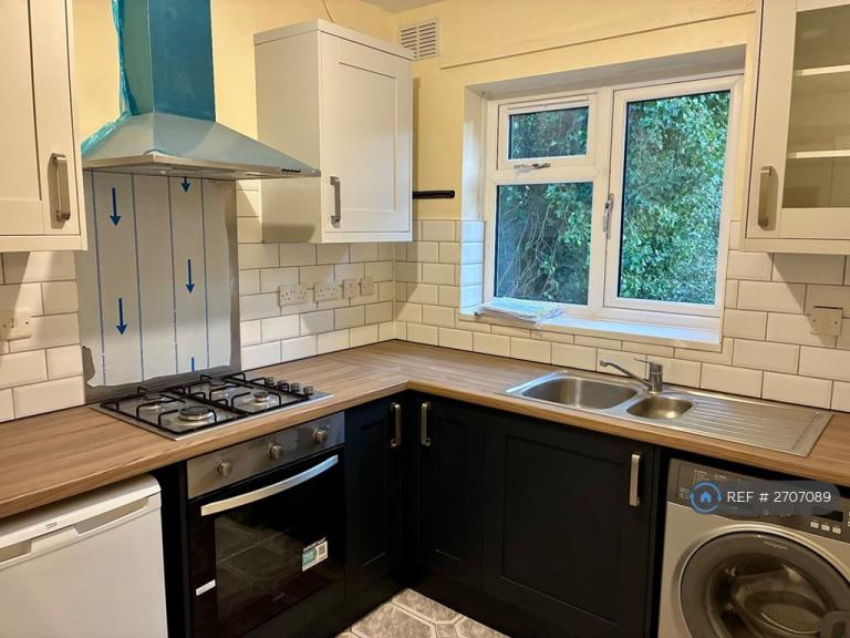 1 bedroom flat in Birmingham, Birmingham, B13 (1 bed) (#2707089)