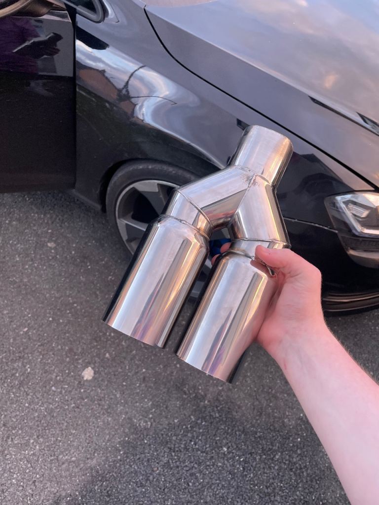 dual outlet exhaust tip
