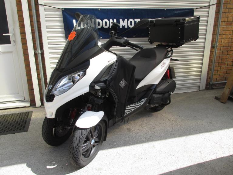 Piaggio MP3 300 HPE ABS, 2021 Only 2k Miles, FSH, ££ Extras, Car Licence OK