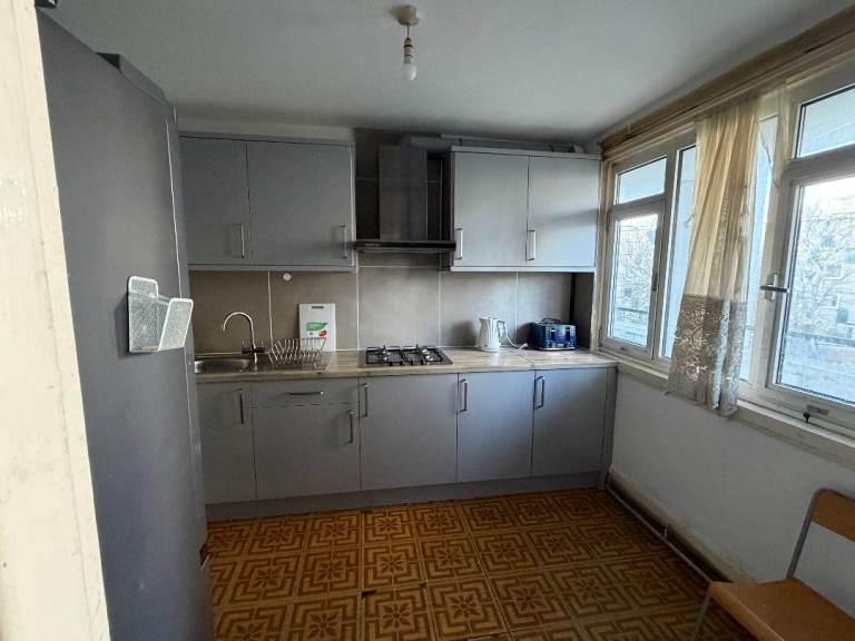 A Clean and Spacious Double Room To Let in Bethnal Green