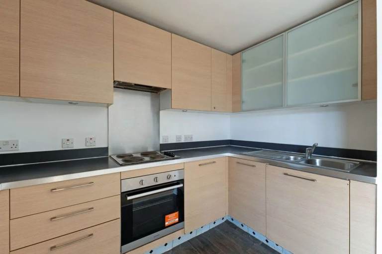 2 Bed Flat, Westgate House, TW7 4AS