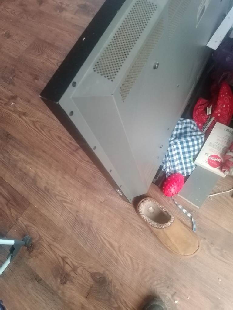 Swisstec 42 inch television 
