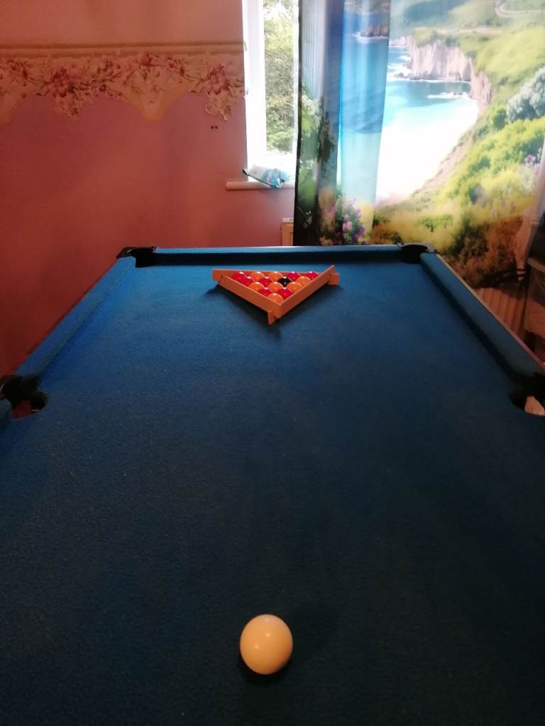 Pool table 