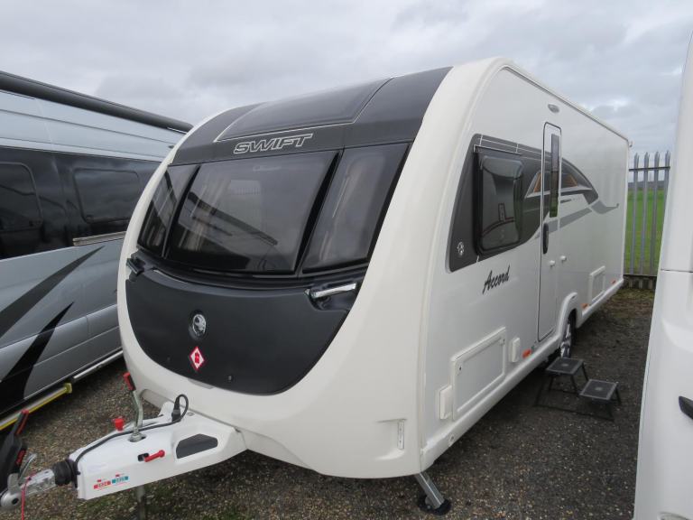 Swift Accord 880 Super Grande Island Bed with Air Conditioning