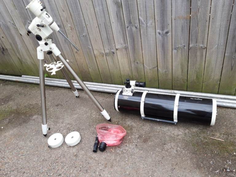 Large Sky Watcher 200 Telescope with Tripod
