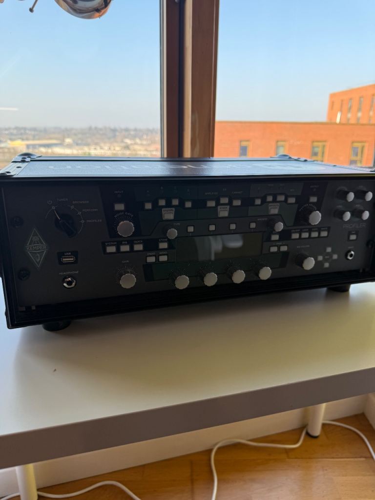  Kemper Amps Kemper Profiler Rack Powered + Remote Footswitch + Travel Case