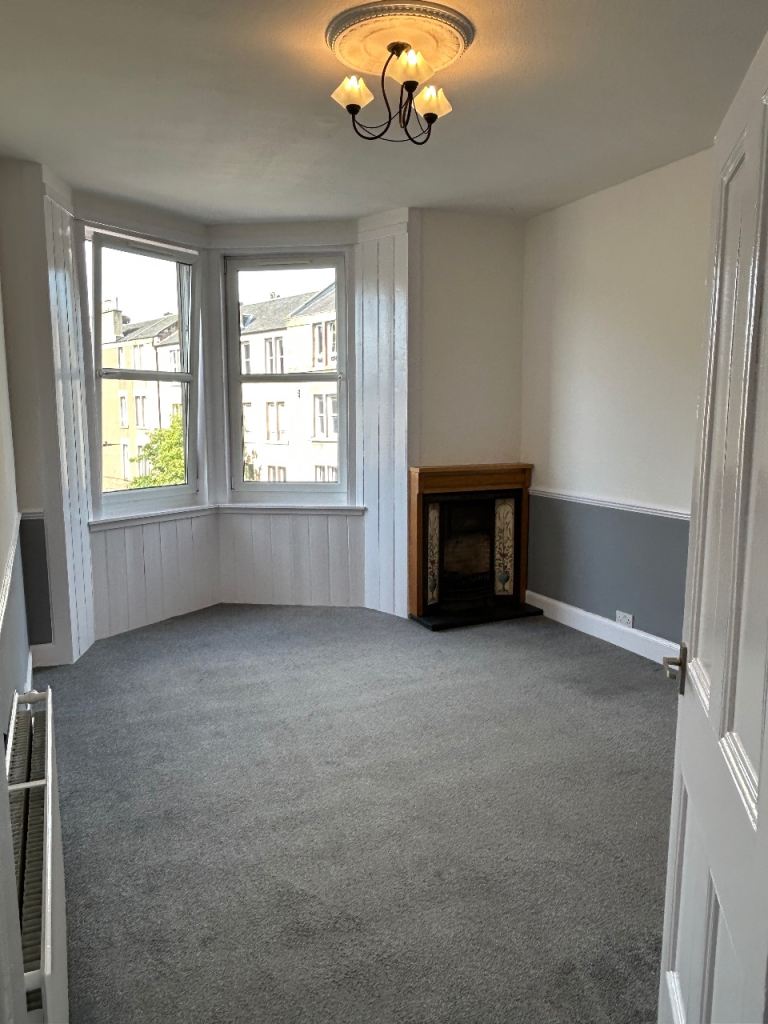 NEW DECORATED 1 DOUBLE BEDROO WITH SEPARATE KITCHEN 