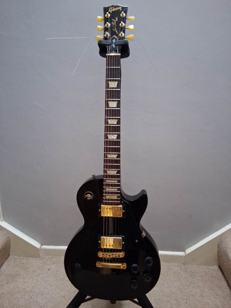 Gibson Les Paul Electric Guitar – Black, Gold Hardware